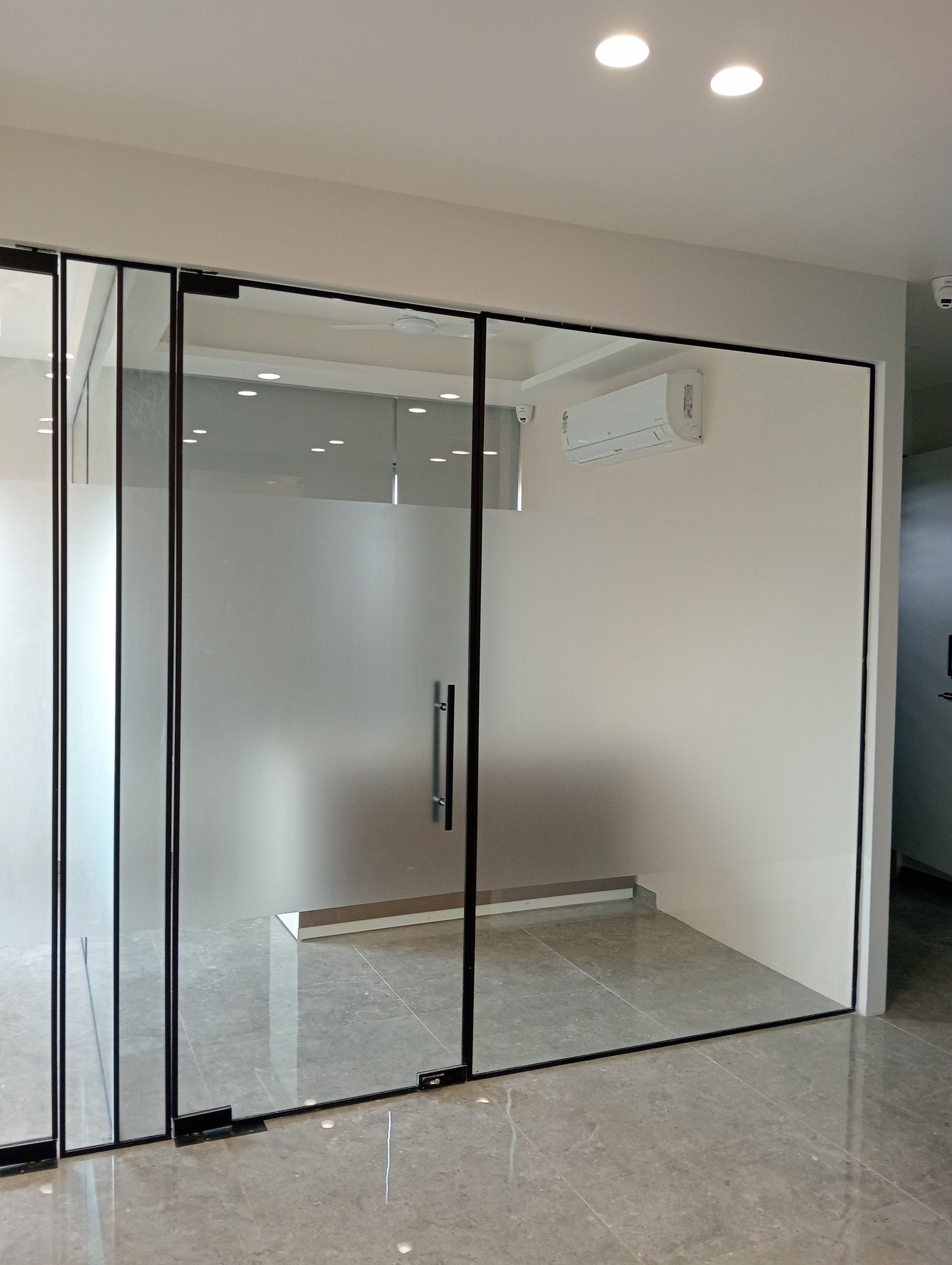 VP-18 Glass Partition